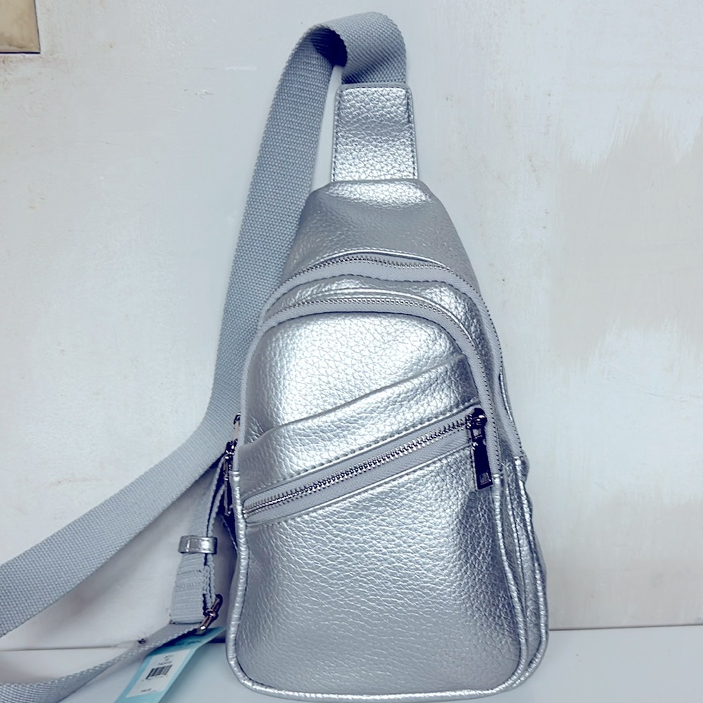 NWT Blue Sol Silver Textured Vegan Leather Sling Bag with multiple pockets.